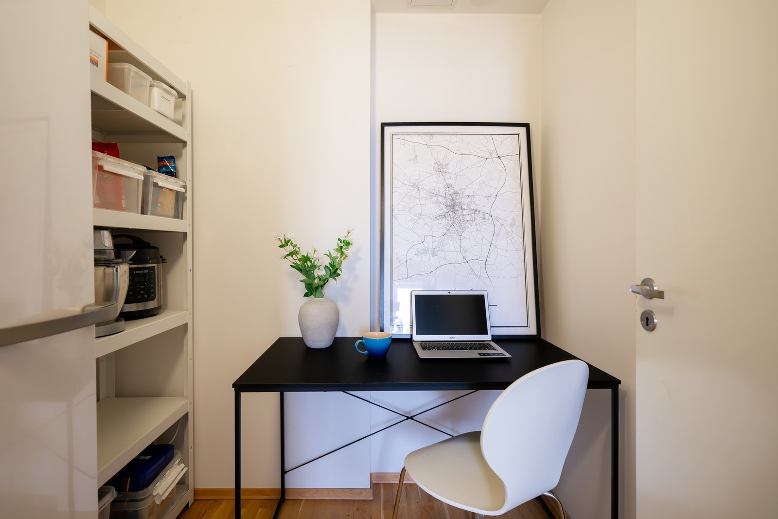 Boden kan innredet som omkledningsrom eller kontor. Galleribilde