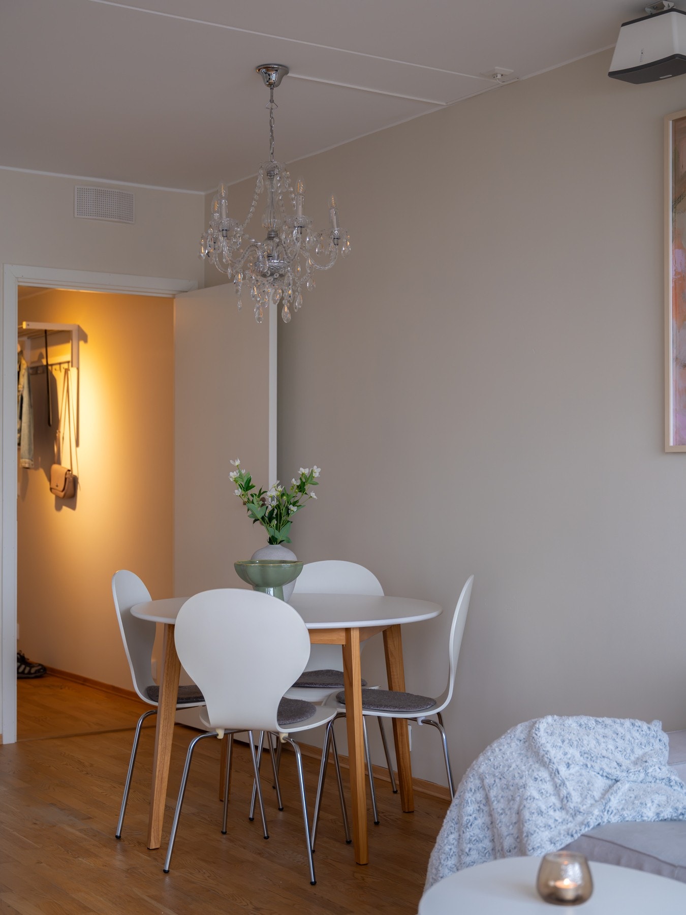 Inviter til hyggelige sammenkomster og gode middager. Galleribilde