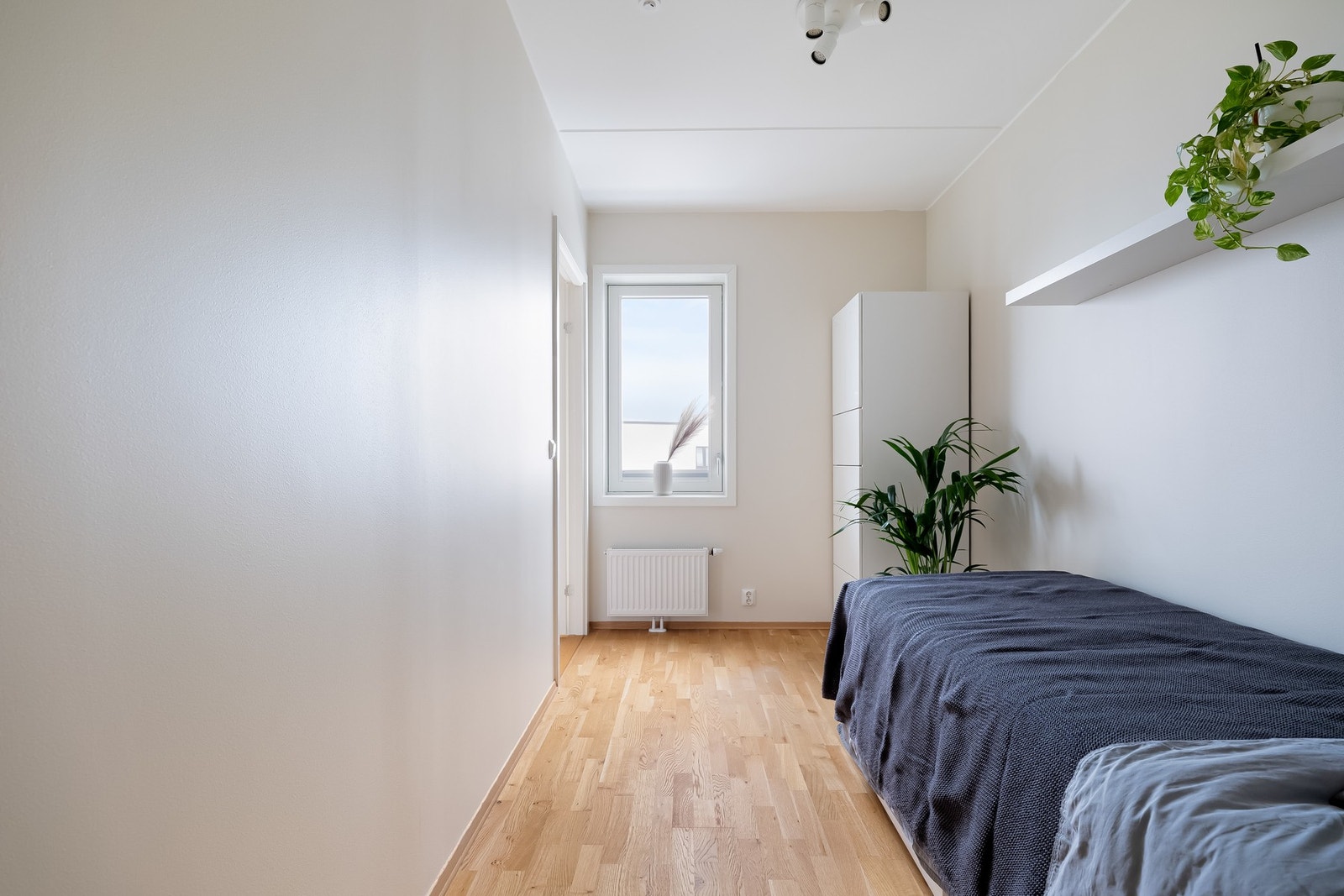 Soverommet har plass til seng og annet møblement. Galleribilde