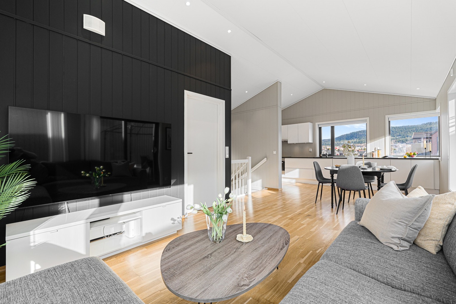 Boligen varmes opp via elektrisitet og varmepumpe Galleribilde