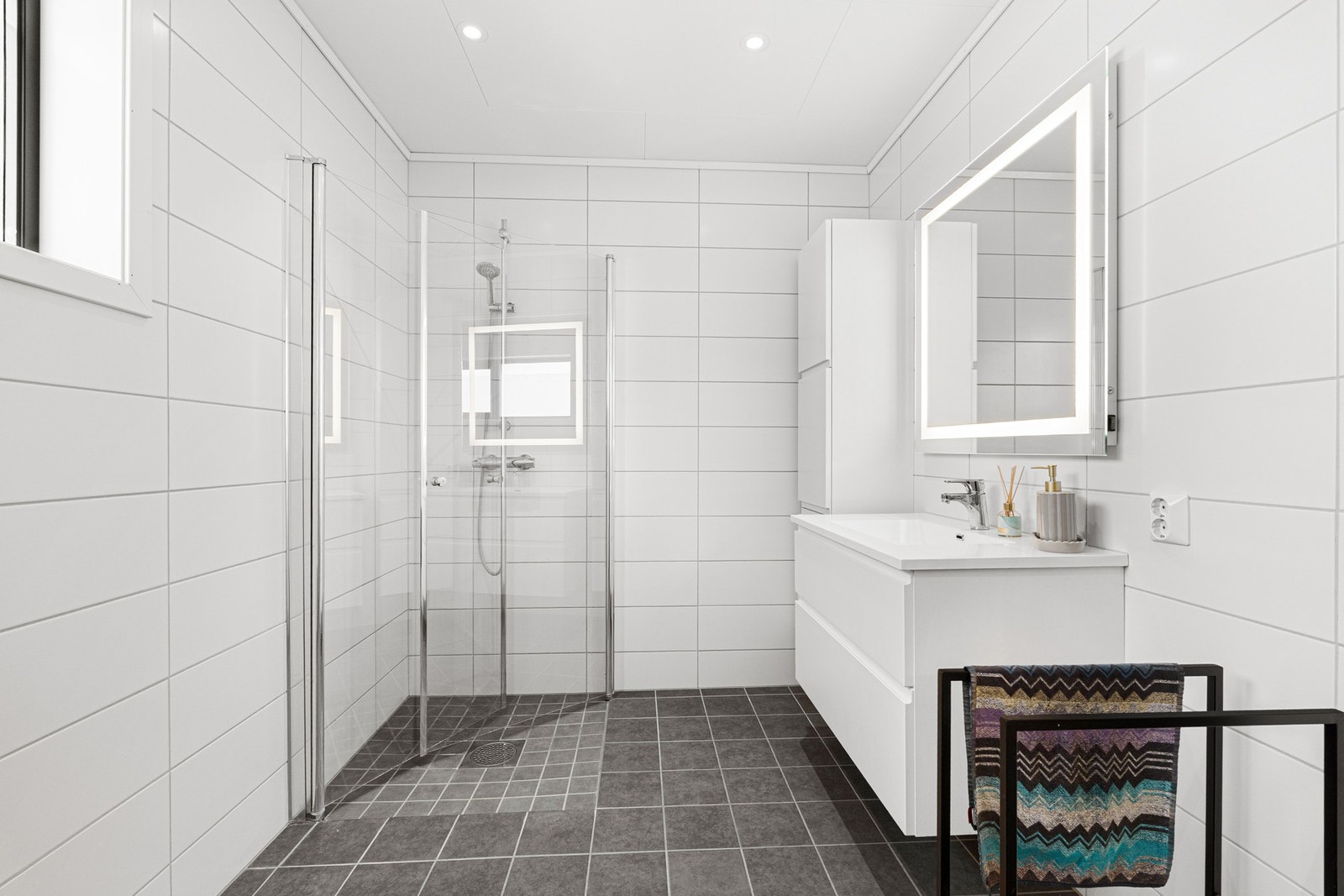 Badet varmes opp via varmekabler Galleribilde