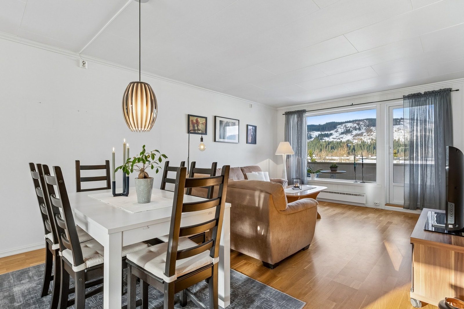 EIE eiendomsmegling v/ Amrinder Singh har gleden av å presentere Grovavegen 7. Foto: Robin Hope Syrstad, EFKT. Galleribilde