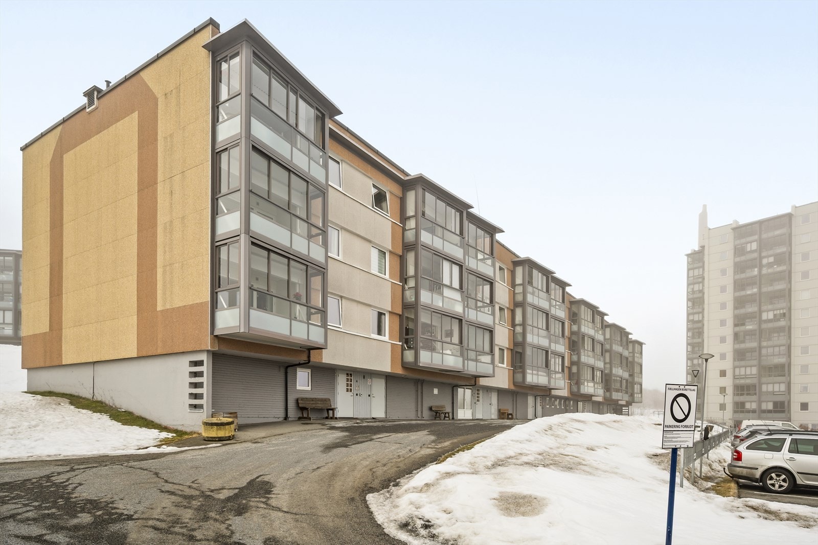 Kort vei til butikker, skoler og offentlig transport - supert for hverdagen. Galleribilde