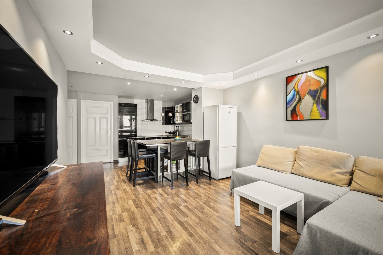 Åpen løsning som inviterer til samspill mellom matlaging og opphold. Galleribilde