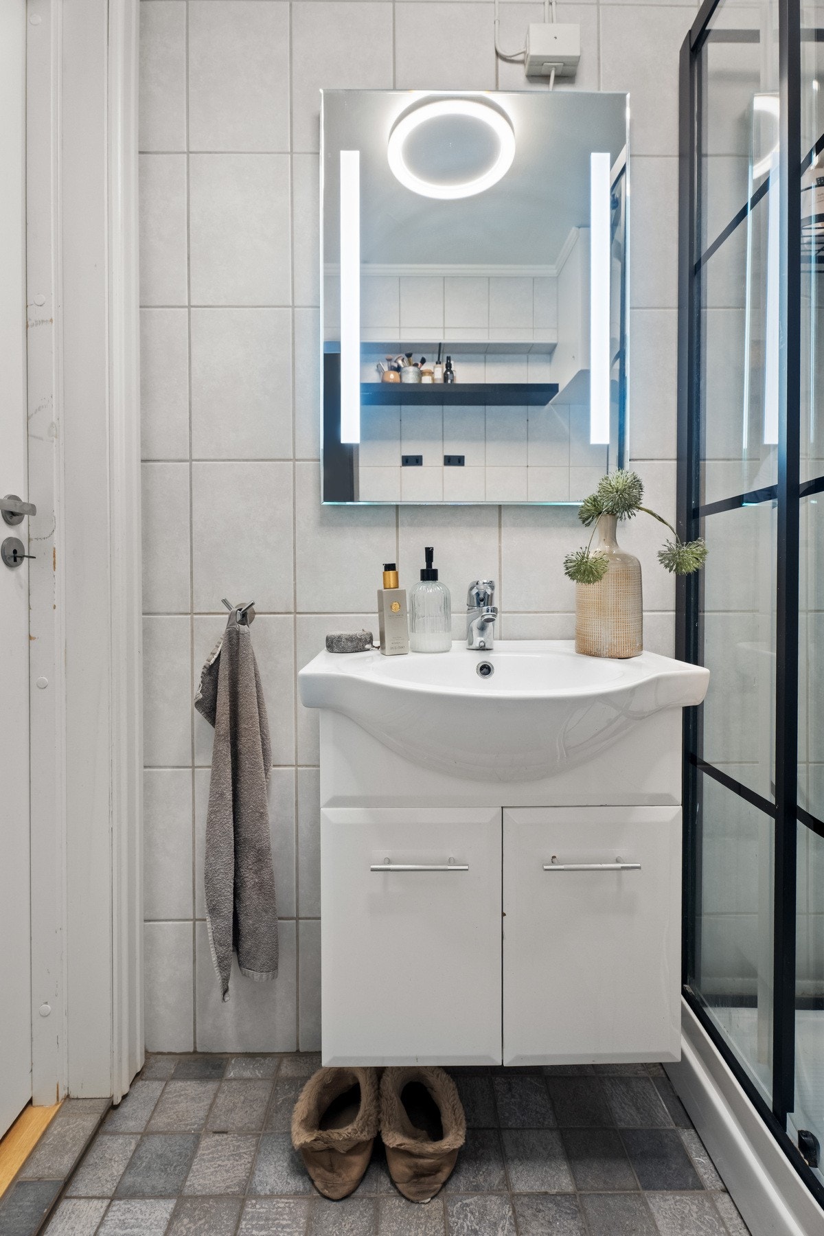 Elektrisk gulvvarme gir behagelig komfort året rundt. Galleribilde