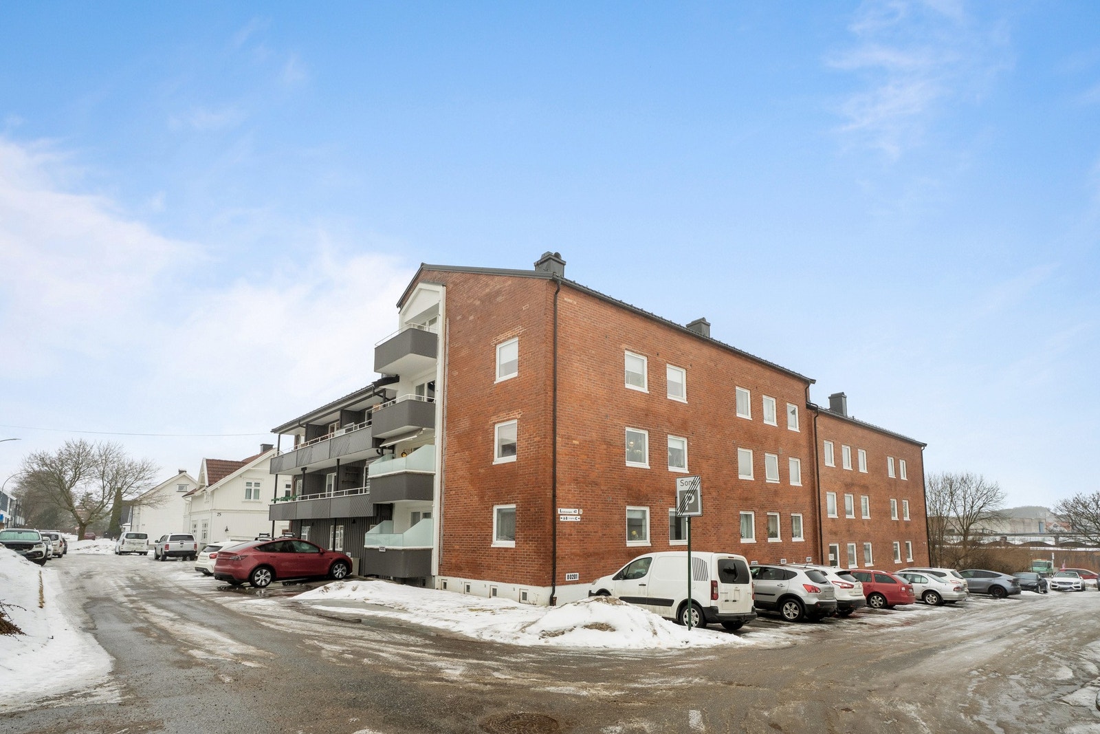 Kort gangavstand til Sarpsborg torg og Storbyen kjøpesenter med et bredt utvalg av butikker og servicetilbud. Galleribilde