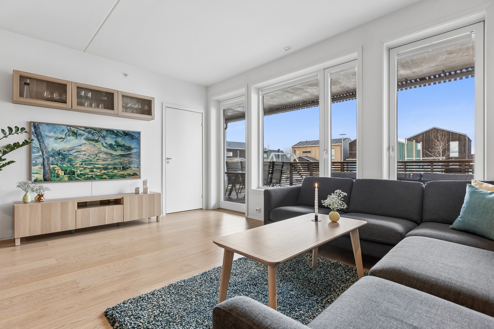 Leiligheten holder gjennomgående høy standard, og fremstår som både lys, luftig og innbydende. Galleribilde
