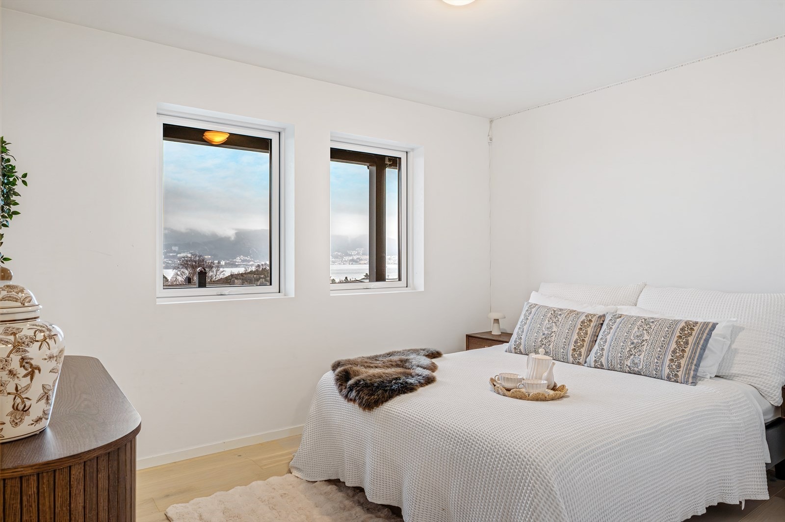 - Det første soverommet i underetasjen måler 10,5m² - Galleribilde