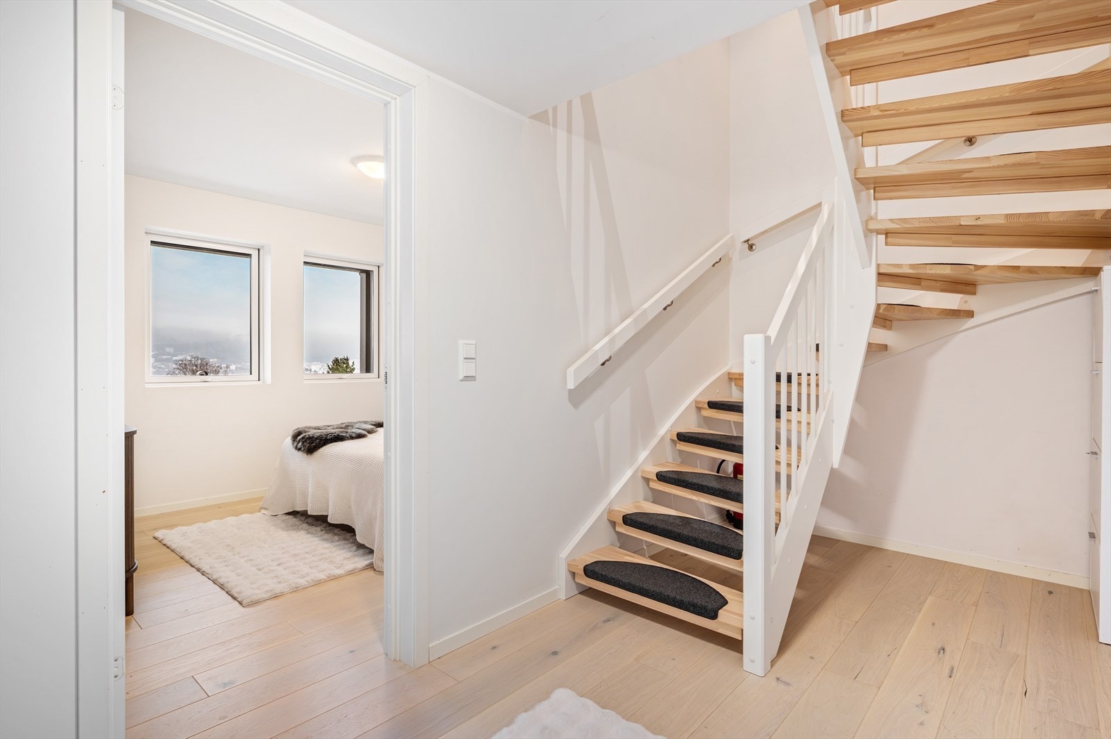 - Vi beveger oss ned i boligens underetasje - Galleribilde