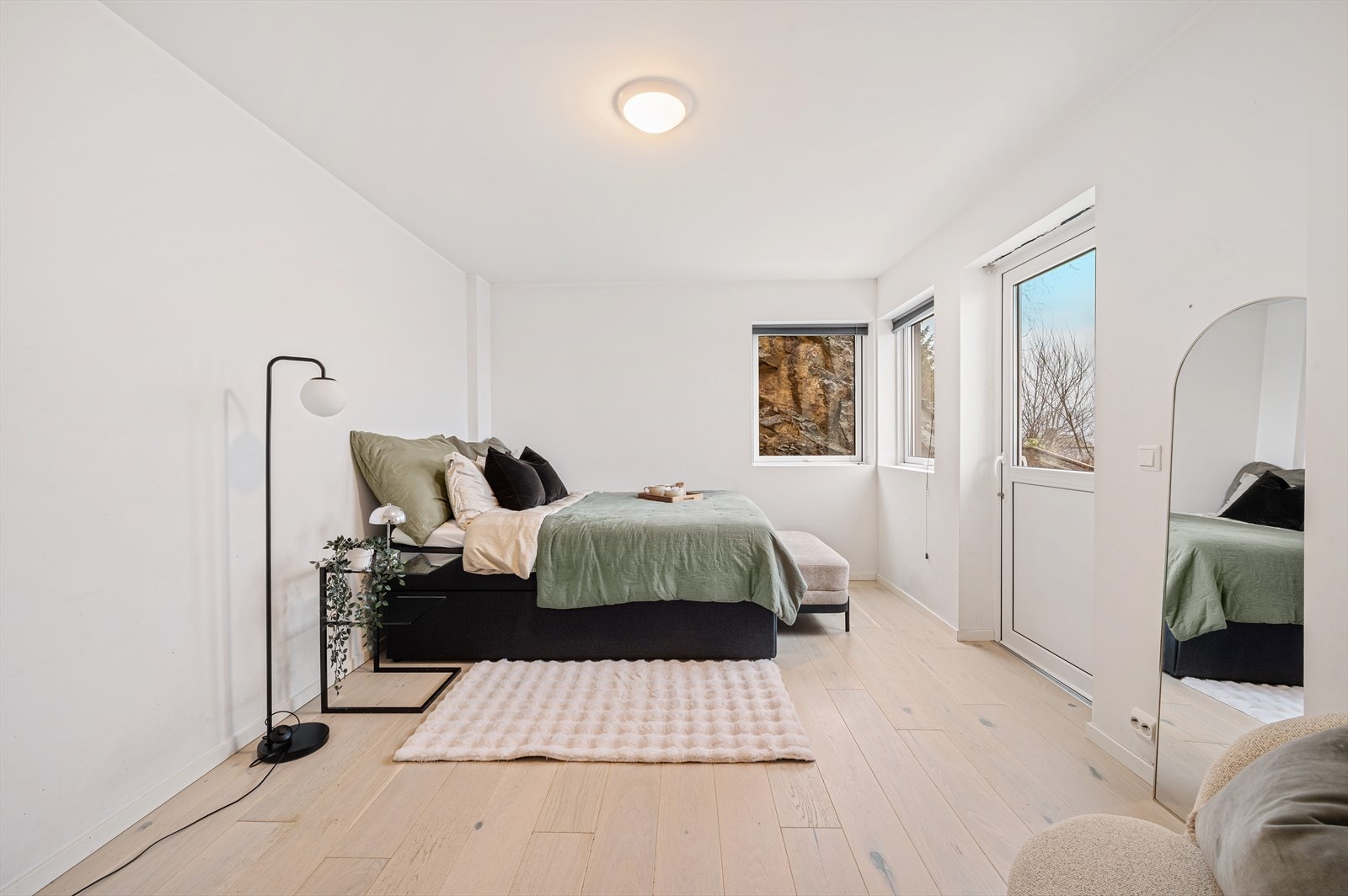 - Det andre soverommet i underetasjen måler hele 14m² - Galleribilde