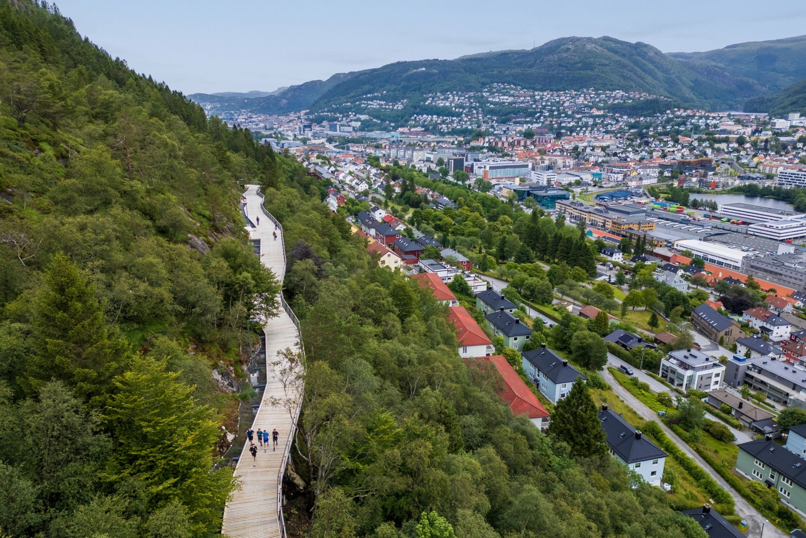Like bak leiligheten finner du fantastiske Løvstakken med Løvstien - som går fra Melkeplassen til Øvre Kråkenes. En helt supert lavterskel tur! Galleribilde