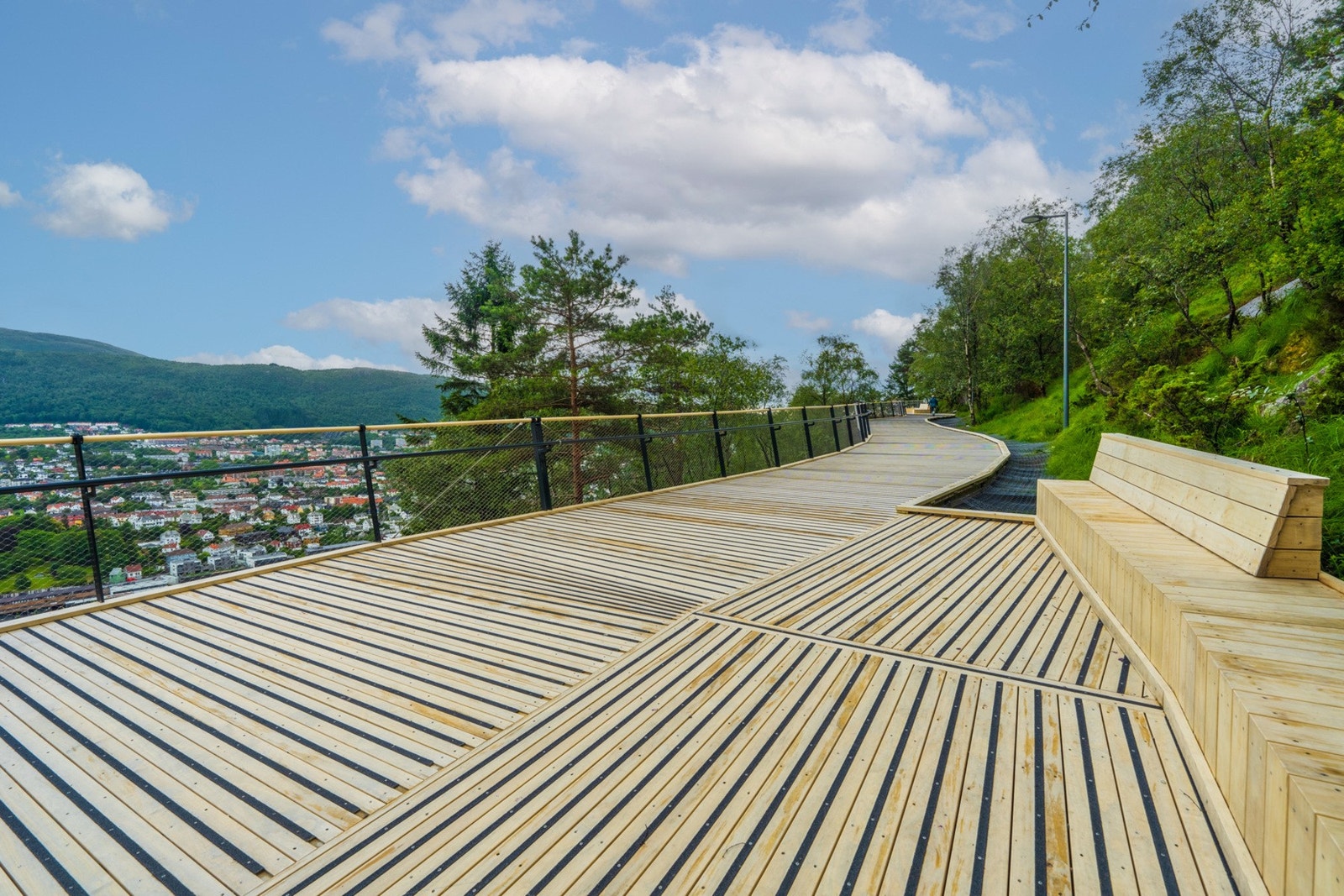 Løvstien er flott opparbeidet og har en uslåelig utsikt underveis! Galleribilde