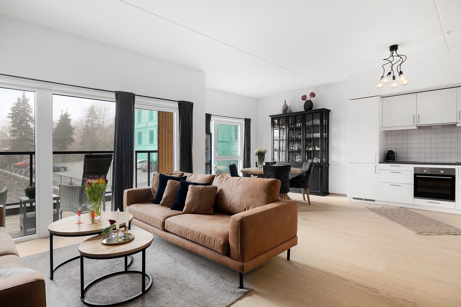 Fra stua er det utgang til en fin balkong mot vest. Galleribilde