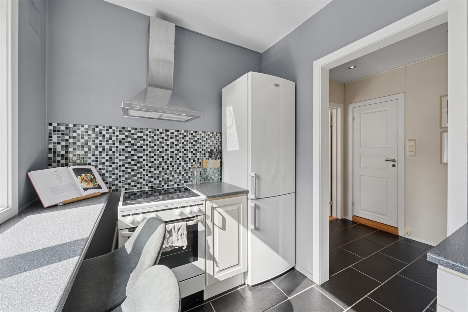 Godt med benkeplass for hobbykokken, Galleribilde