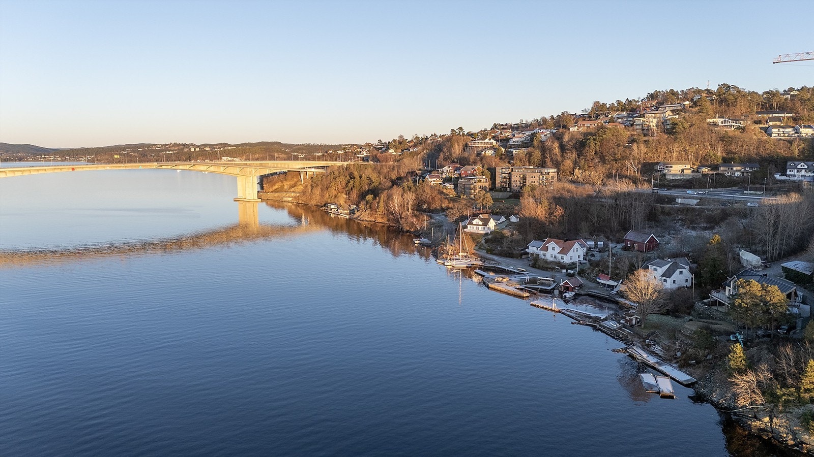 Fra eiendommen rett i sjøen. Mot Hamresanden og Hånes. Galleribilde