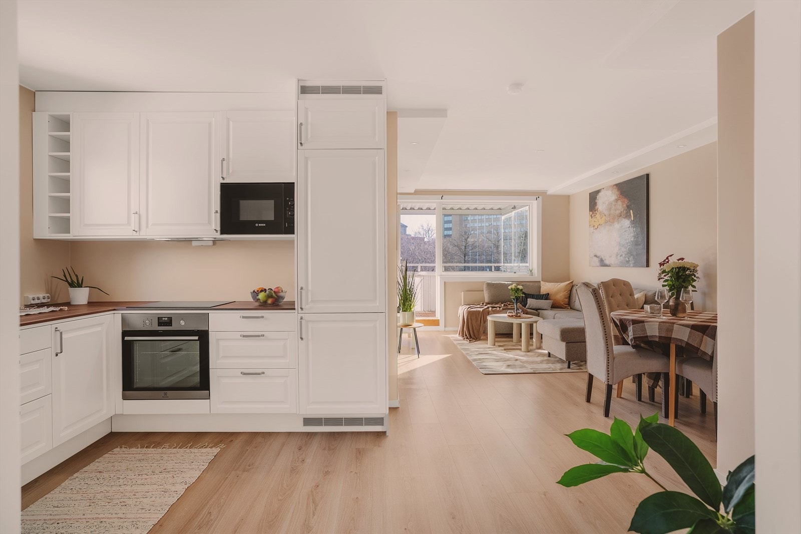 Boligen ble pusset opp i 2025 med nytt kjøkken og bad. Alle overflater ble tatt. Nytt gulv+listverk m.m Galleribilde