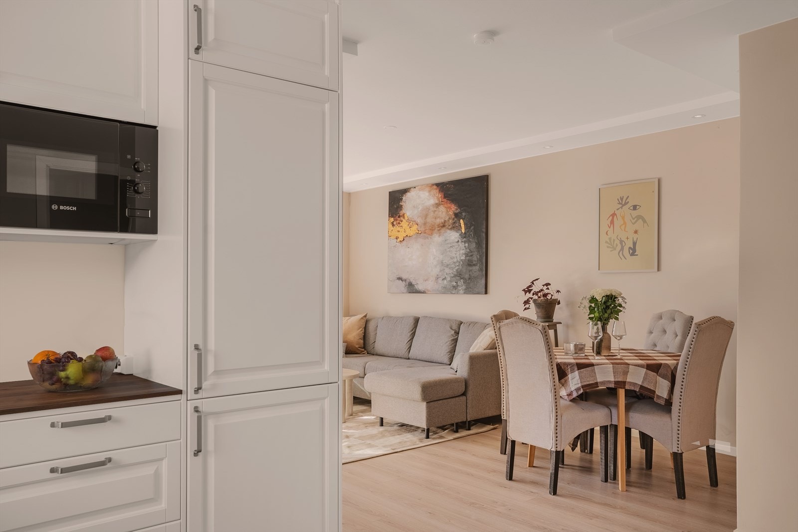 Overflater ble malt i 2025. Downlights i himling Galleribilde