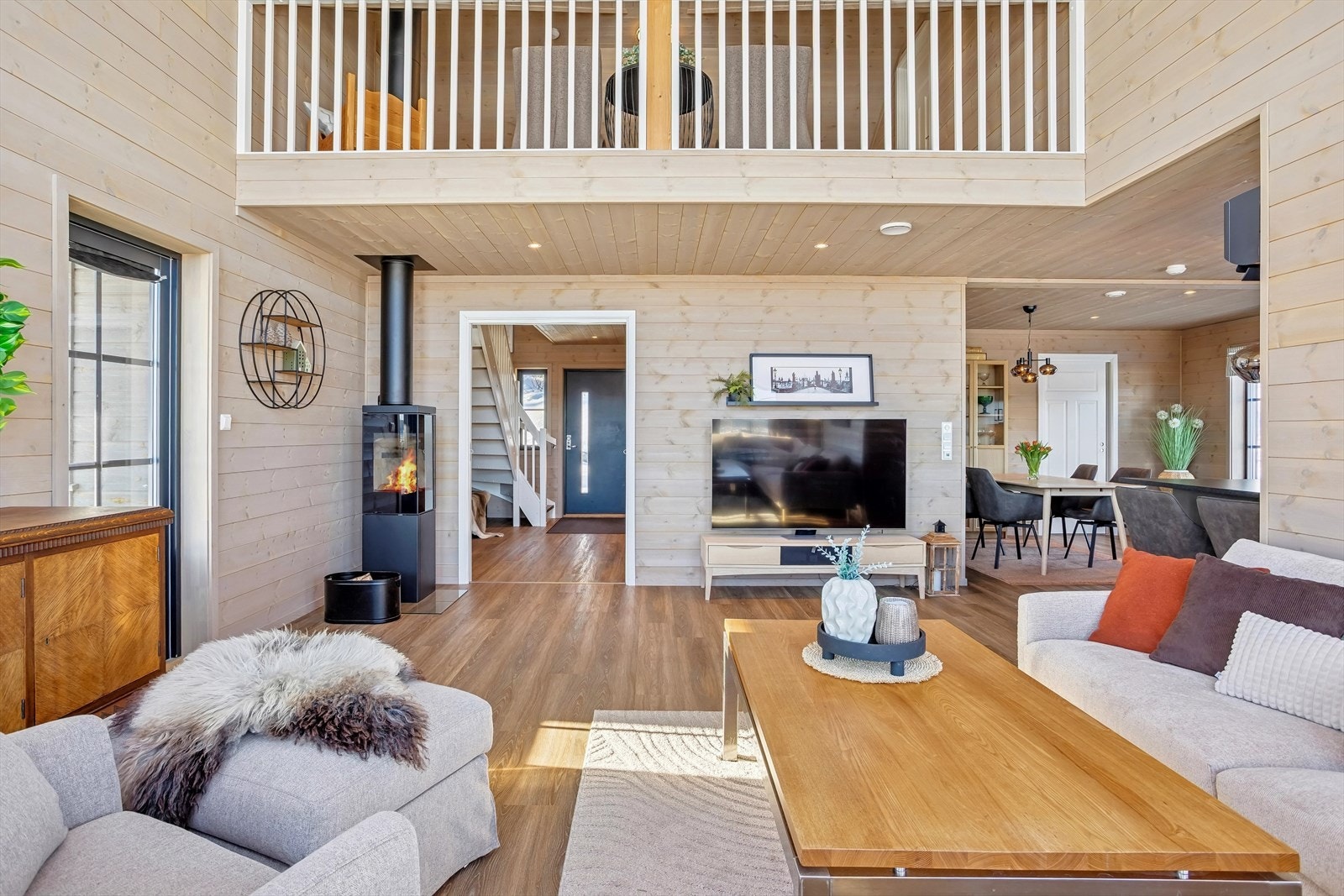 Hytten fungerer også perfekt som hjemmekontor med installert fiber og stabil mobildekning Galleribilde