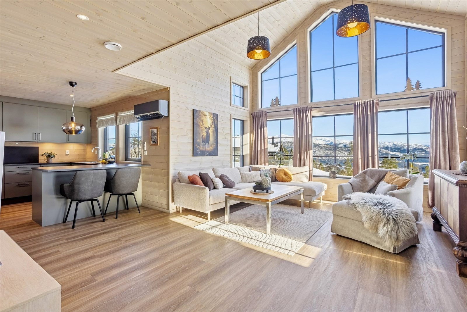 Sturla Nødtvedt og Eiendomsmegler Norge har gleden av å presentere en påkostet hytte i Vikeshagen 70! Galleribilde