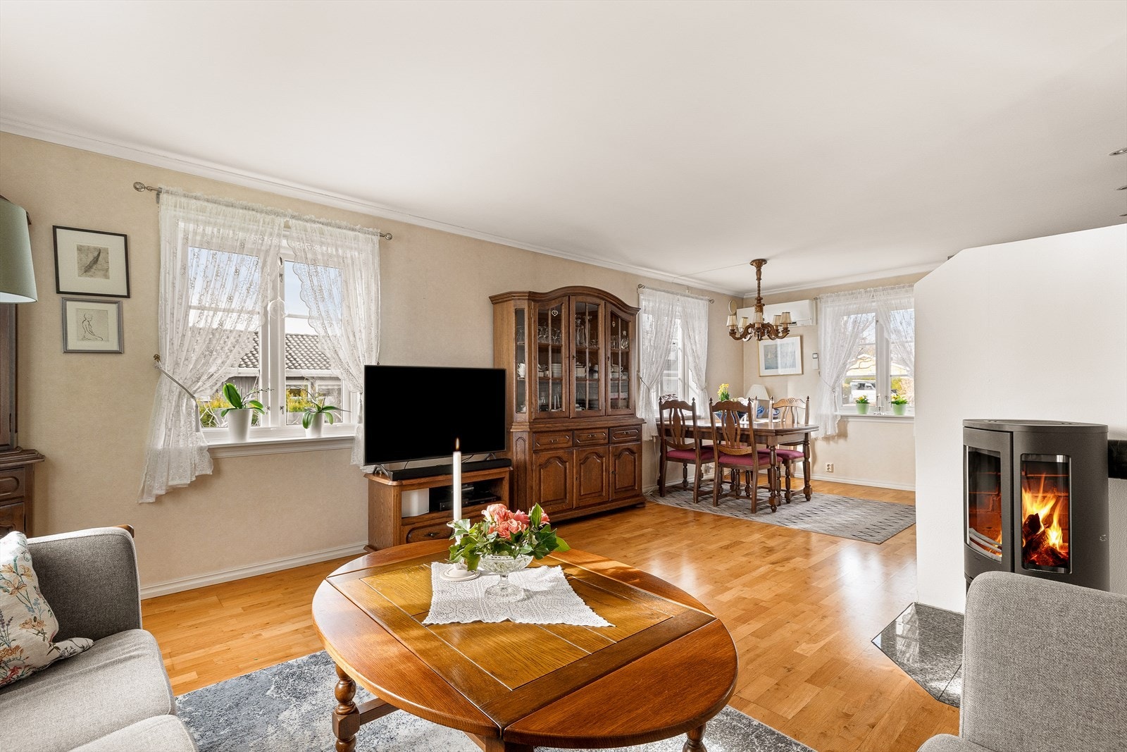 Fra entrèen er det direkte adkomst til boligens stue. Galleribilde