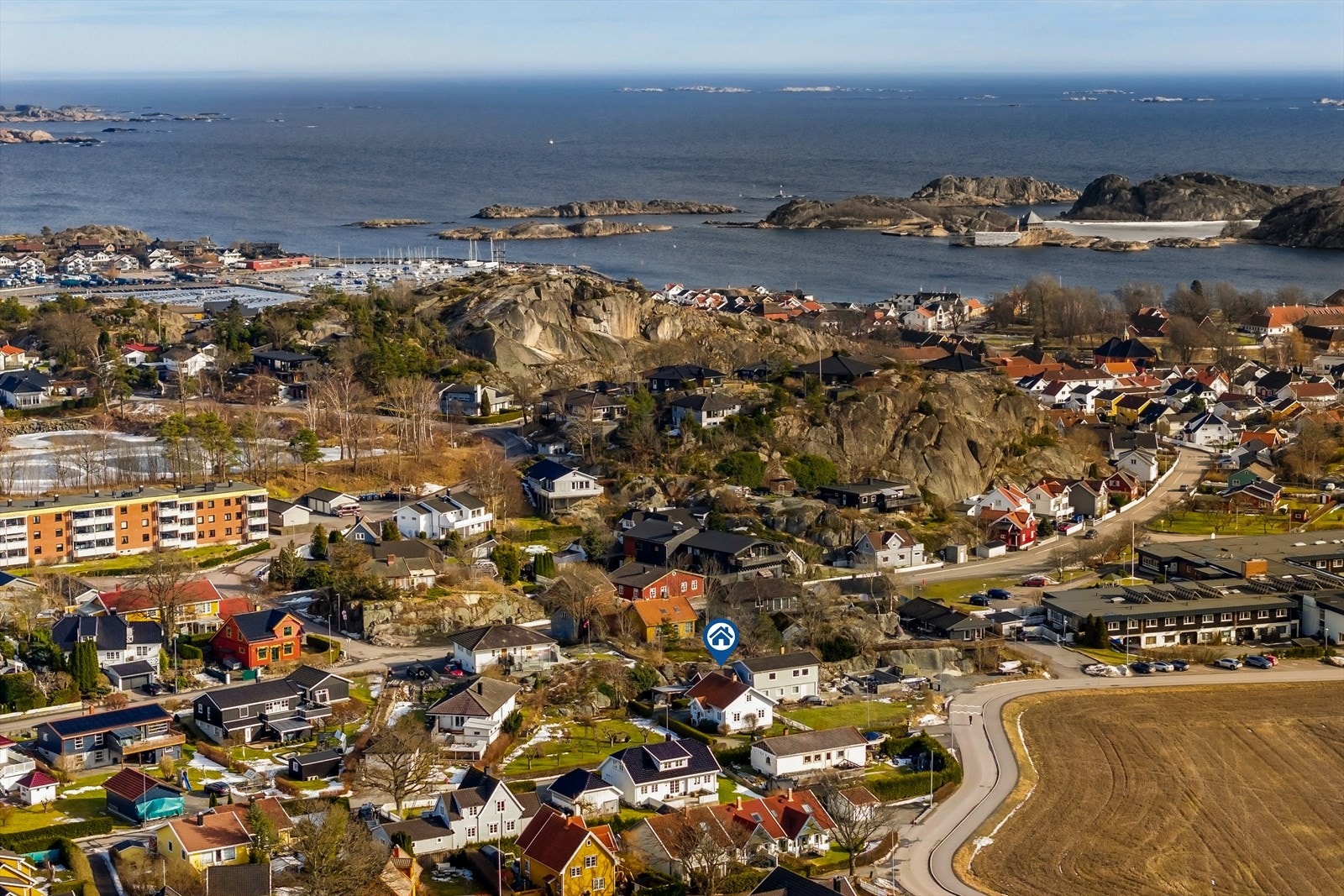 Stavern er kjent for sine mange soldager, og ble kåret til årets sommerby i 2016, for fjerde år på rad. Galleribilde