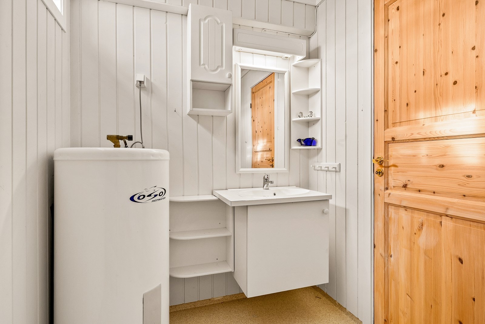 Innredet toalettrom i kjeller. Galleribilde