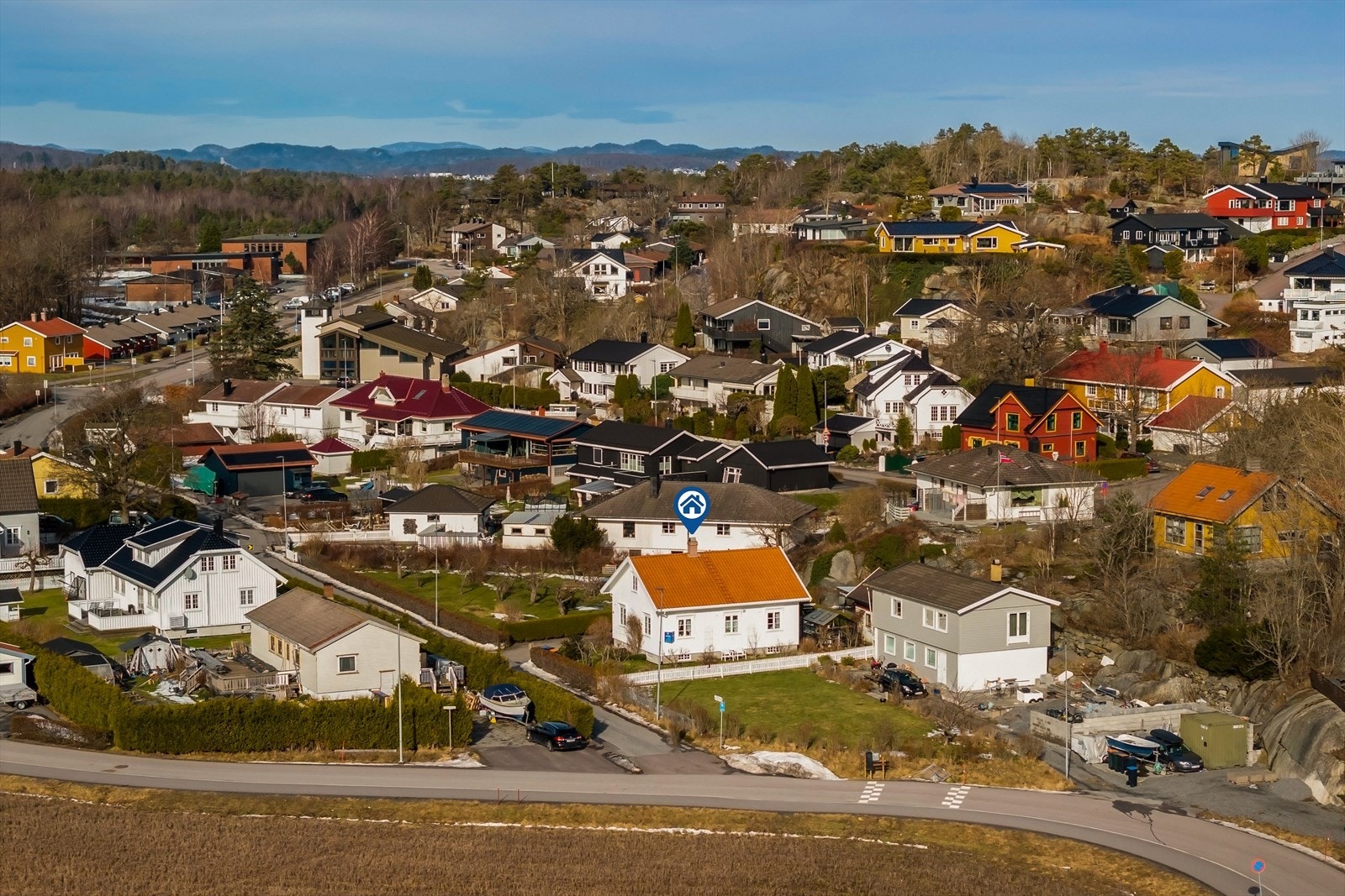 Du kan også følge kyststien fra Stavern helt til Helgeroa og nyte fantastiske naturopplevelser. Mellom Helgeroa og Nevlunghavn kan det mektige kulturlandskapet Mølen by på storslåtte naturopplevelser av en helt unik karakter. Galleribilde