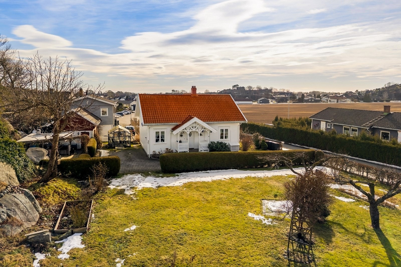 Det medfølger ubebygd tomt på 869 m². Galleribilde