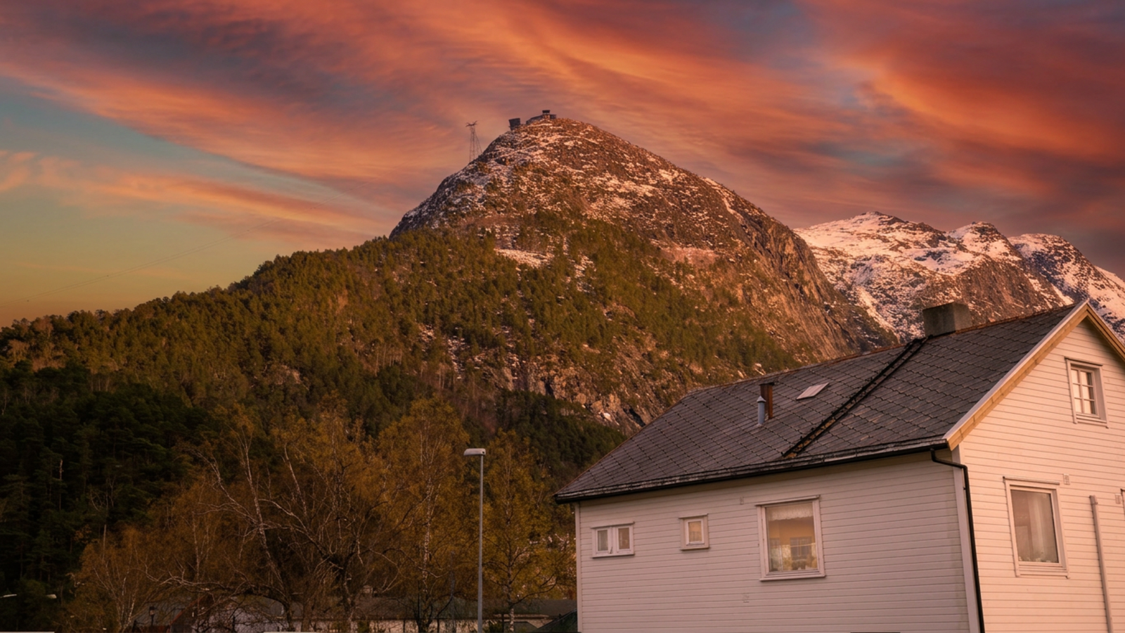 Det er også flott utsikt mot Nesaksla og gondolen. Privat foto. Lyssetting justert ved hjelp av KI. Galleribilde