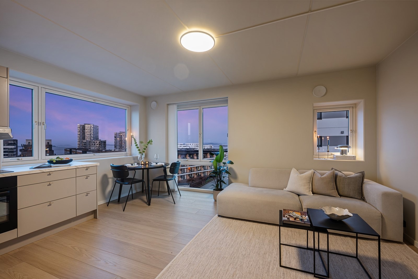 DNB Eiendom V/Meriton Gashi har gleden av å presentere Breivikveien 29 A - En lekker og modernisert selveierleilighet med attraktiv og etterspurt beliggenhet på Lervig i populære Stavanger Øst. Galleribilde