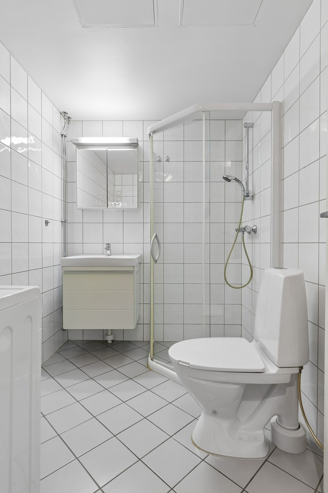 Badet er helfliset og har varme i gulvet for økt komfort. Galleribilde