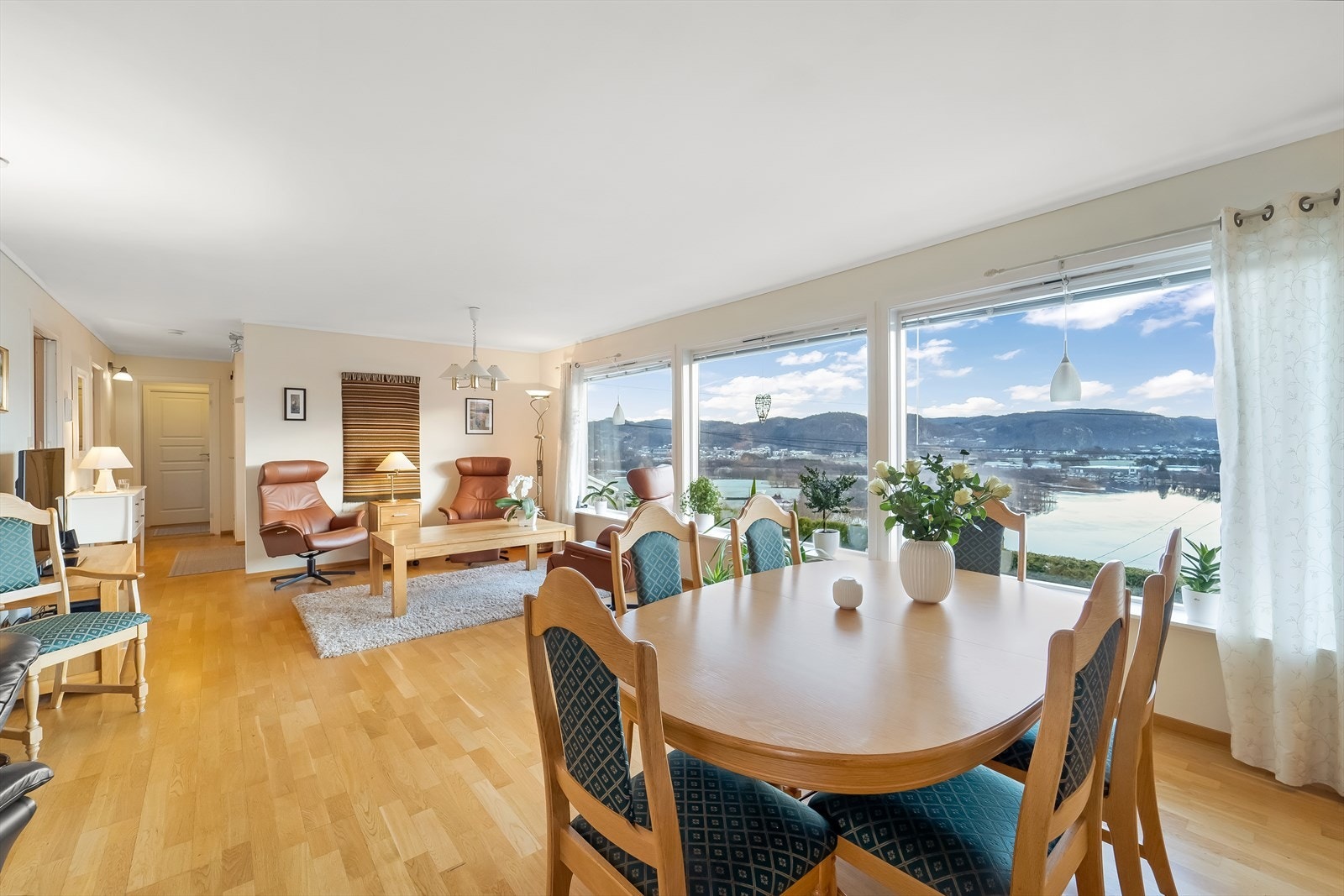 Den flotte utsikten kan nytes fra flere hold. Galleribilde