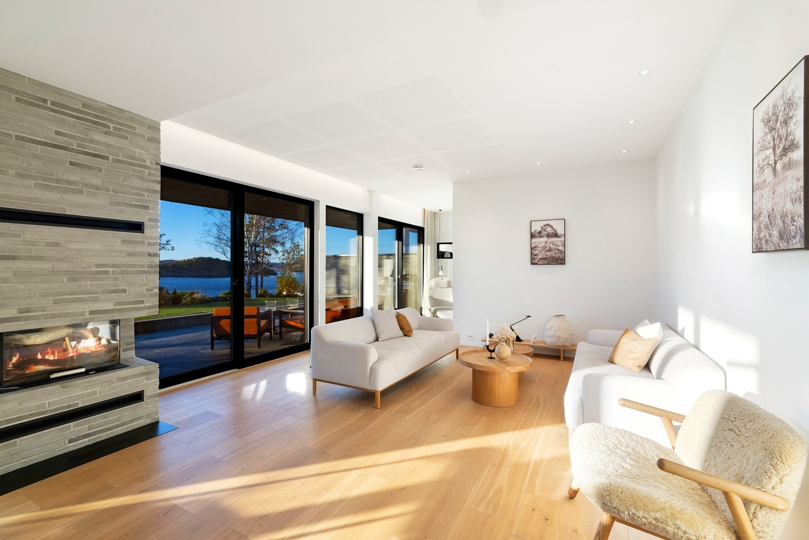 Lekkert gulv i heltre eik gjennomgående i hele huset Galleribilde