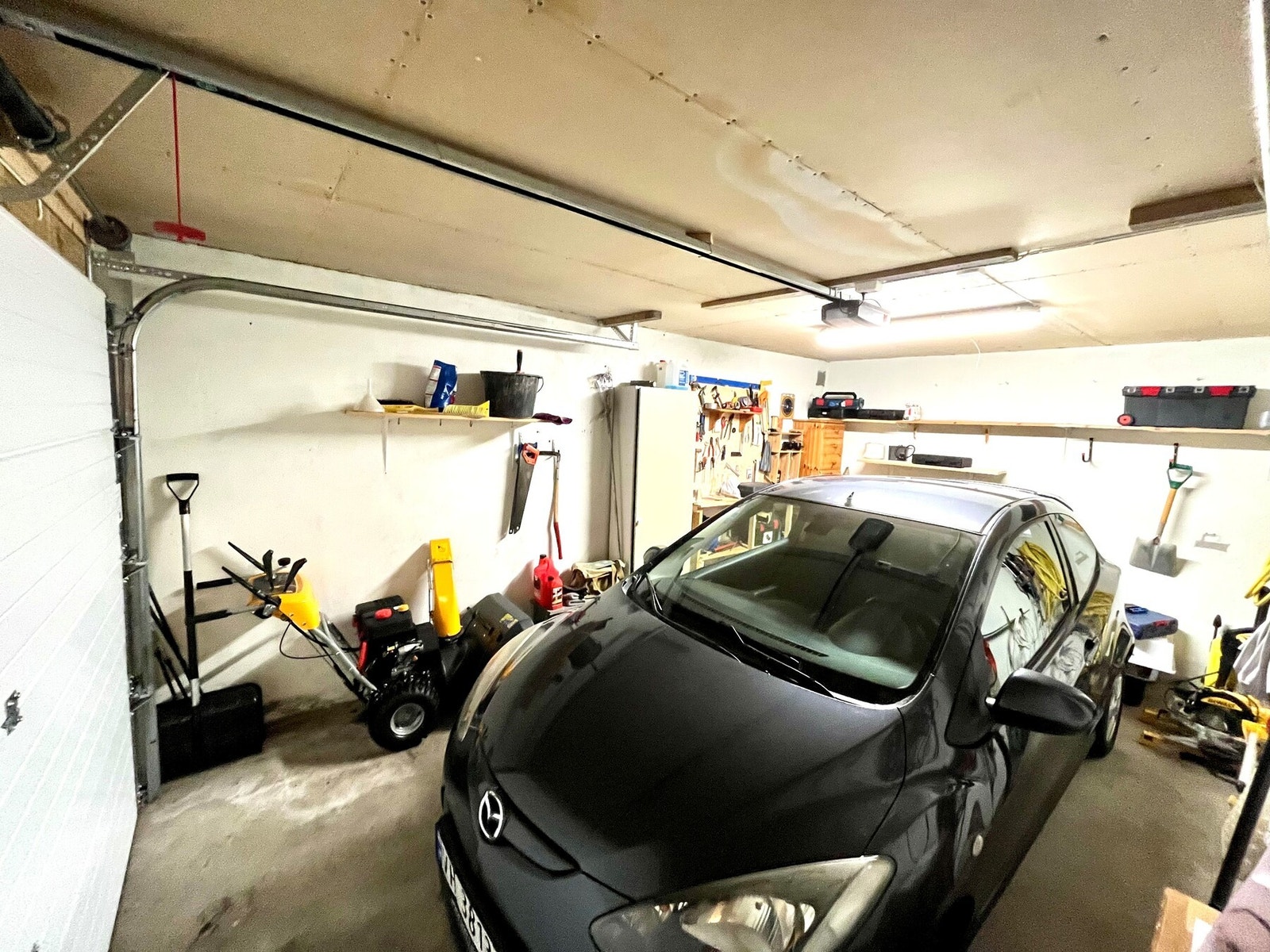 Garasje. Galleribilde