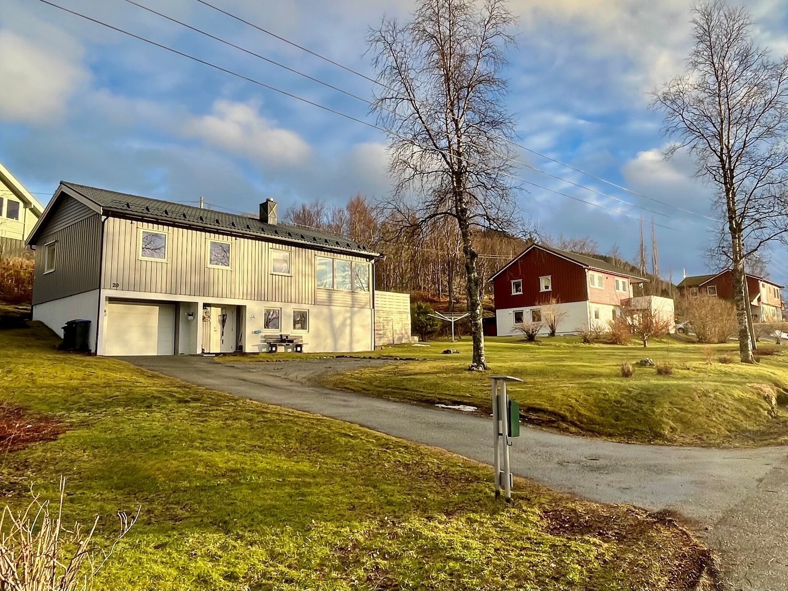 I tillegg er det gangavstand til matbutikk, marka og bussholdeplass. Galleribilde