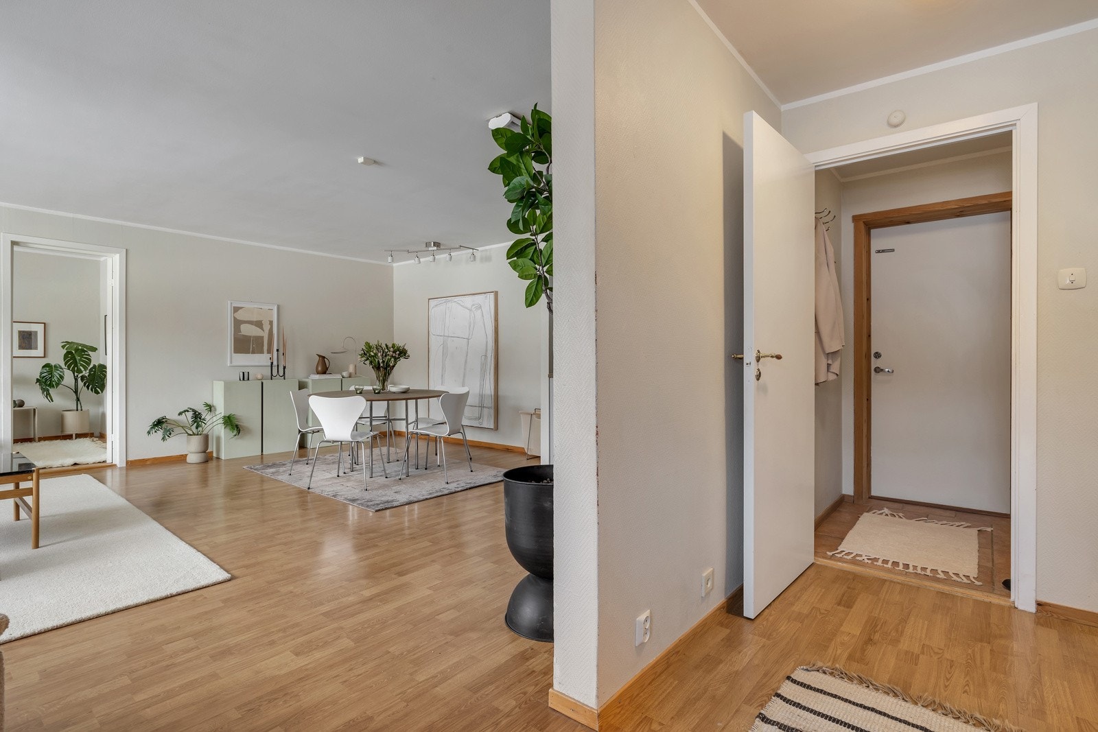 Mellomgang. Galleribilde