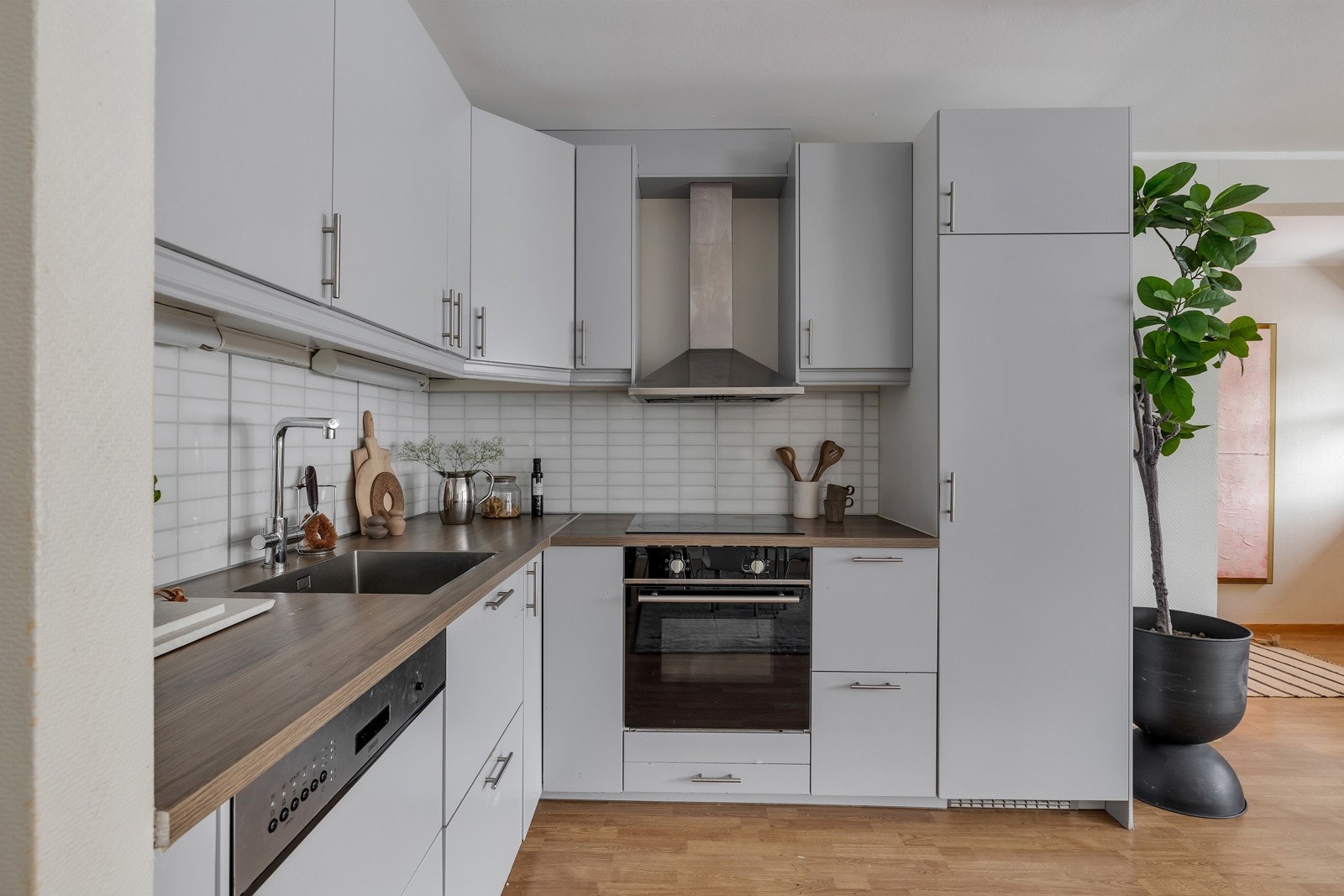 Hvitevarer følger med i handelen. Galleribilde