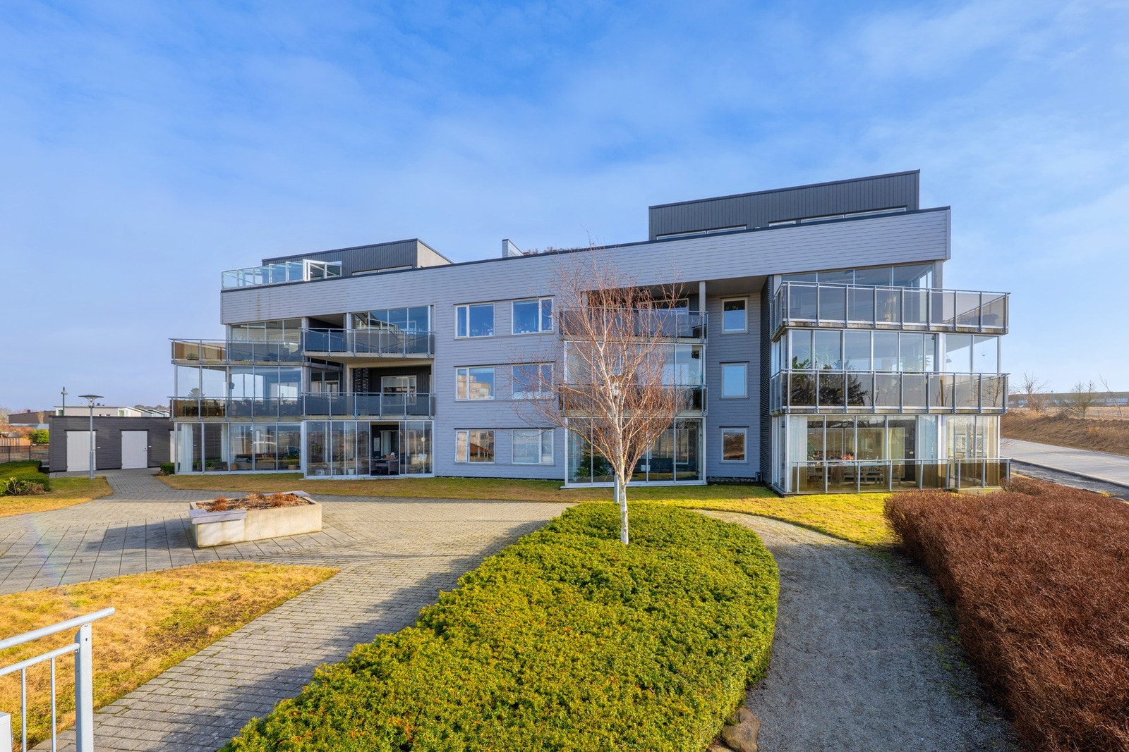 Prosjektet er fra 2011 - moderne og med meget bra standard Galleribilde