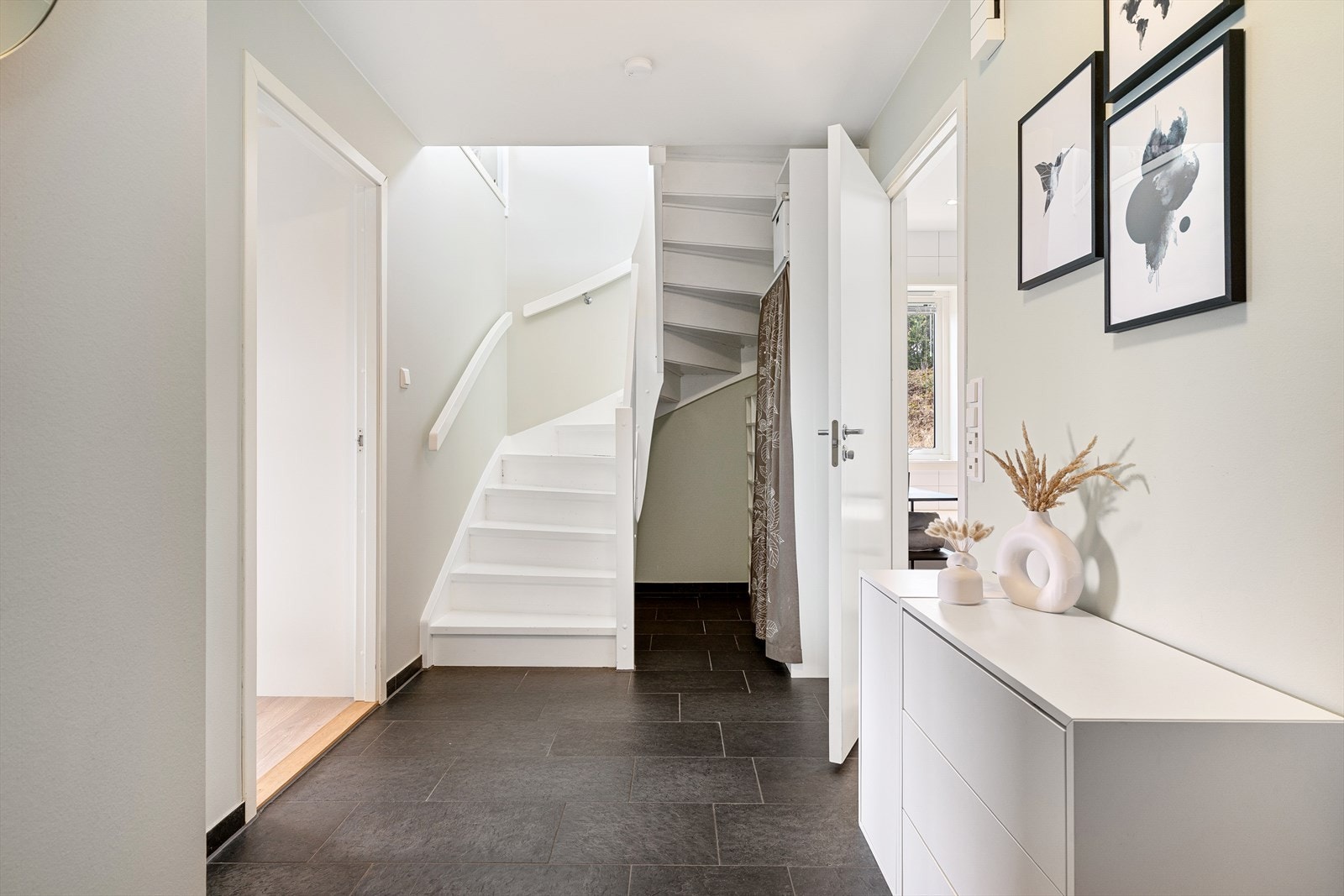 Trapp opp til hovedetasjen Galleribilde