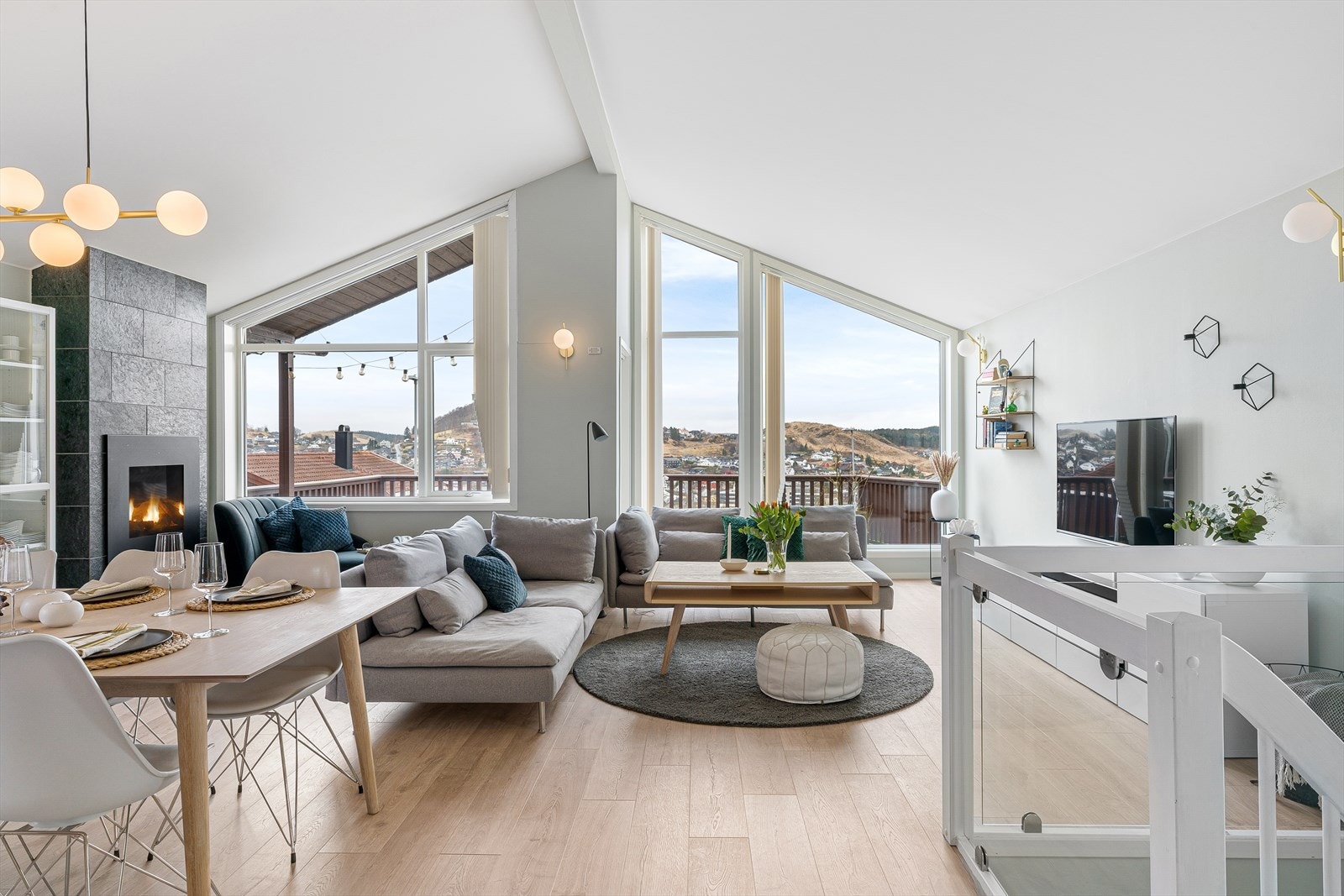 Flott enebolig med nydelig utsikt og optimale solforhold Galleribilde