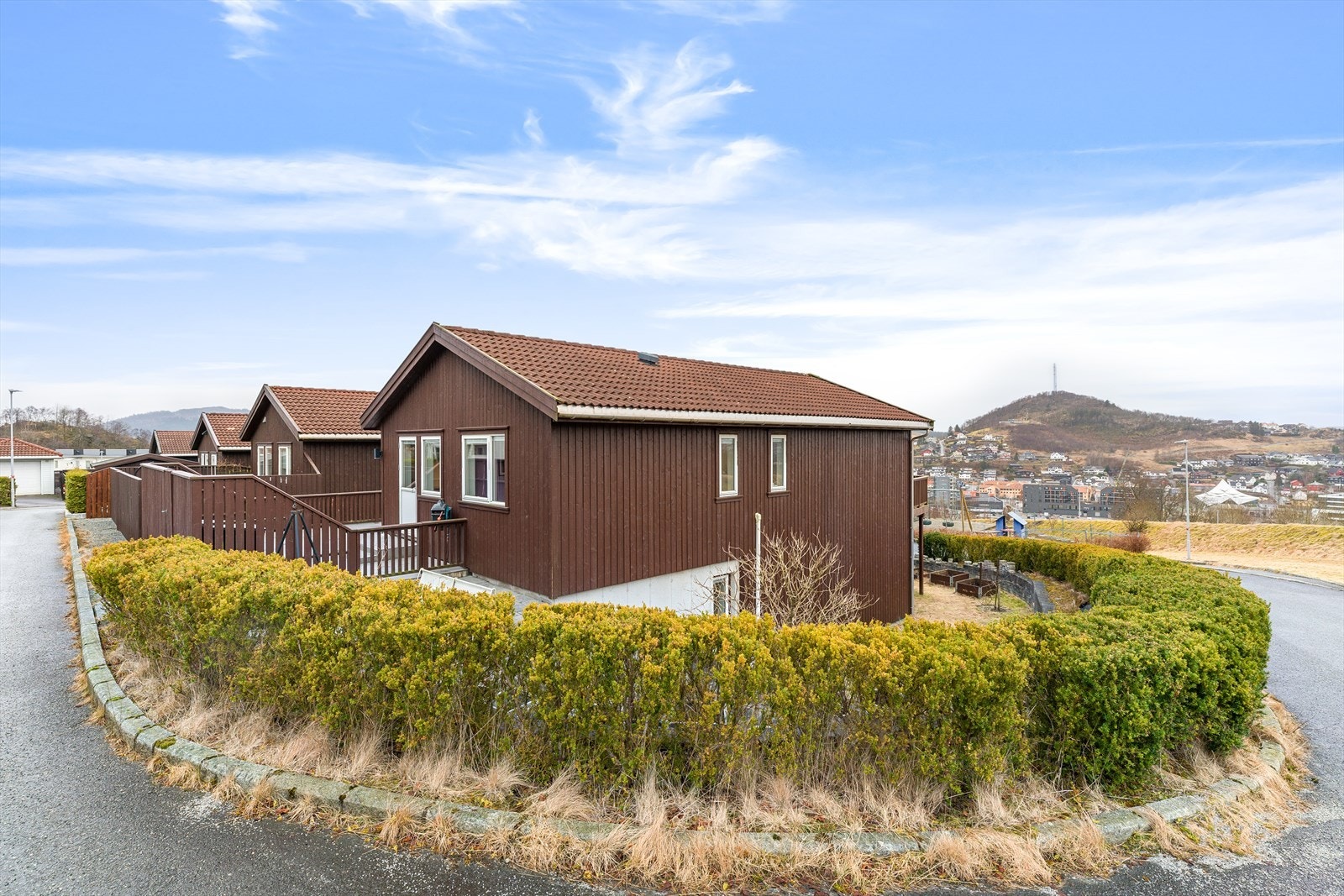 Nordhagen ligger fint til på solsiden av Ålgård, på en høyde med flott utsikt og mye sol. Galleribilde