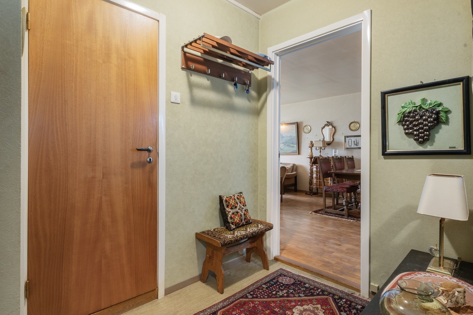 Stig på! I gangen er det inngang til bad og stue. Galleribilde