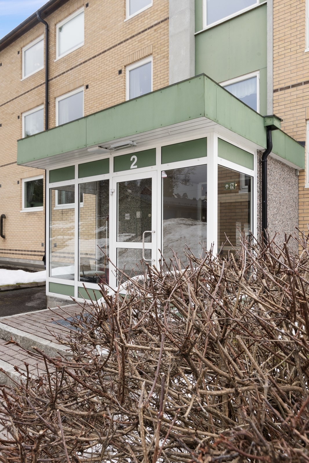 Inngangsparti - i yttergangen er det moderne callinganlegg til hver leilighet. Galleribilde