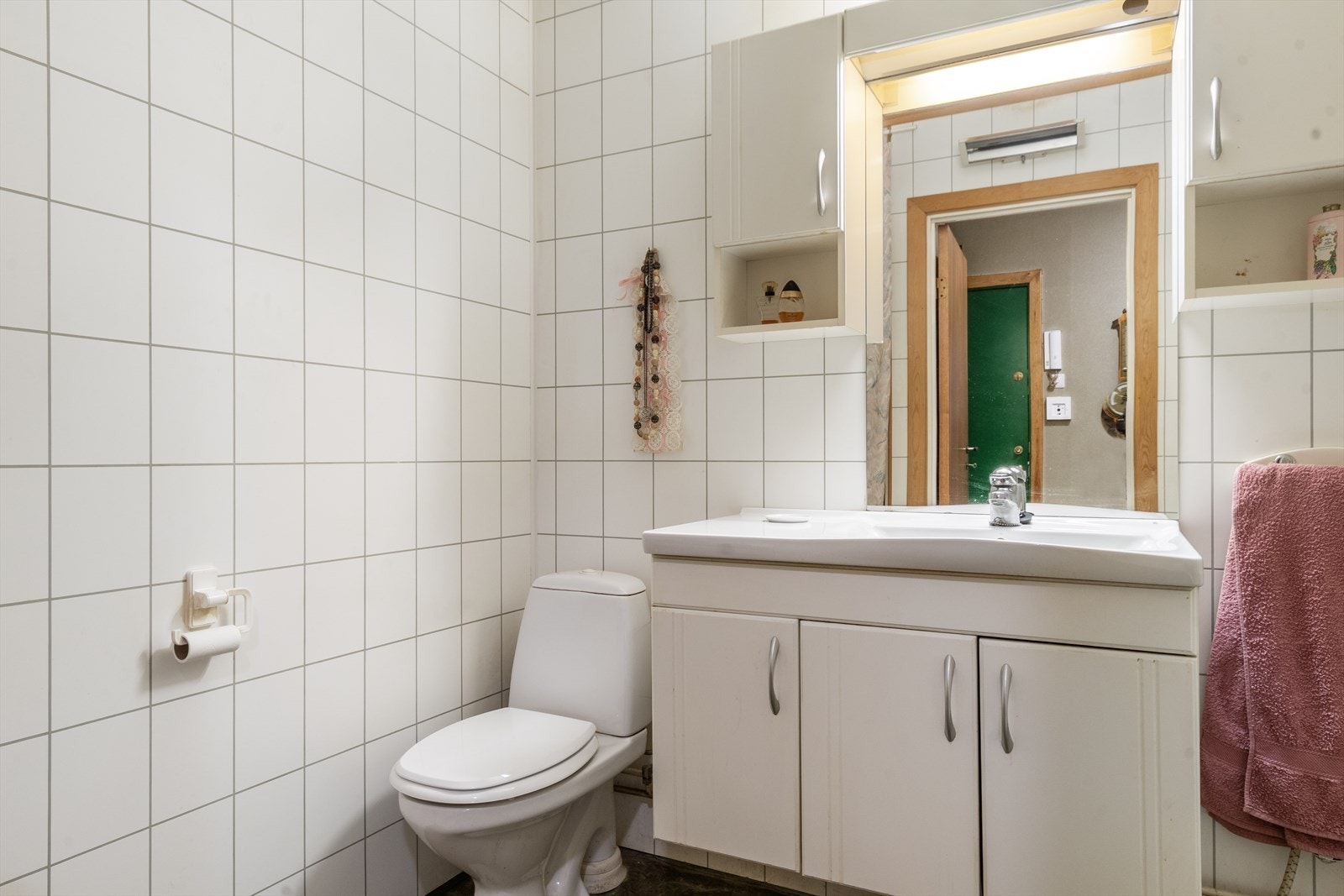 Bad fra 2008 med våtromsplater på veggene. Galleribilde