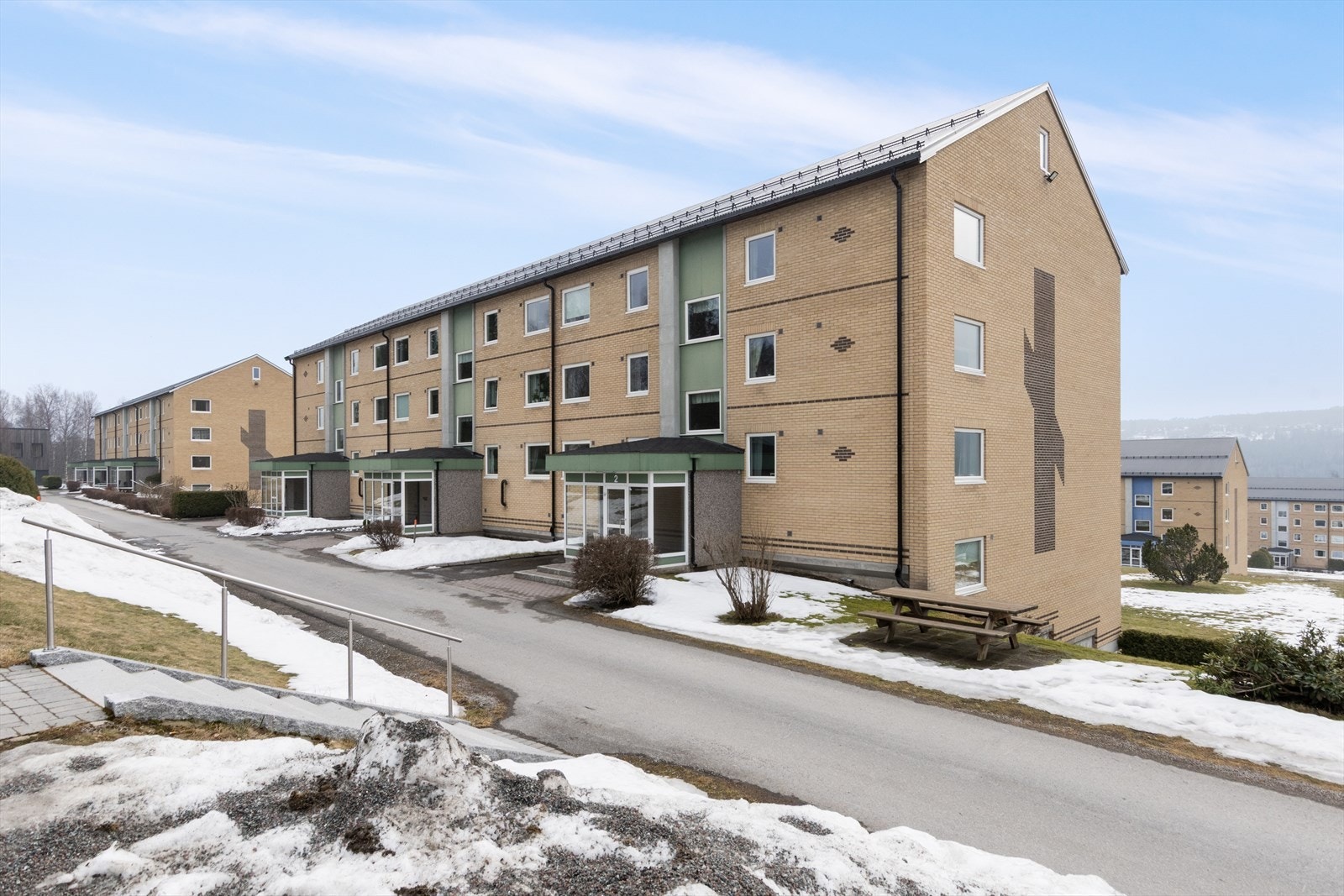 Fasade - Nedre Langeland 3 brl er et solid og veldrevet borettslag! Galleribilde