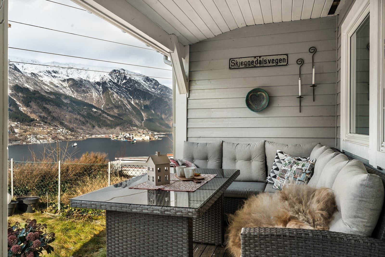 Boligen byr på flere trivelige uteplasser. Galleribilde