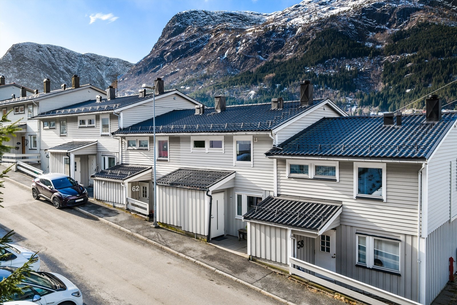 Eiendommen ligger fint til i et meget rolig og veletablert boligområde. Galleribilde