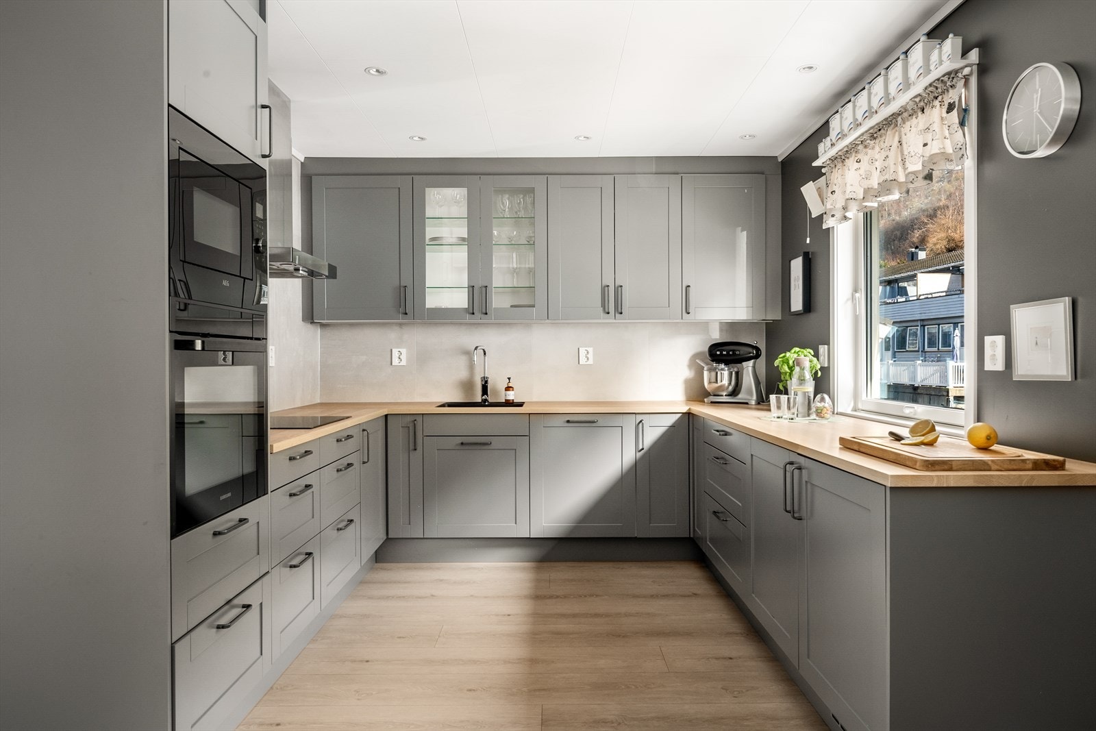 Kjøkkeninnredning med profilerte fronter fra Norema, nytt i 2021. Galleribilde