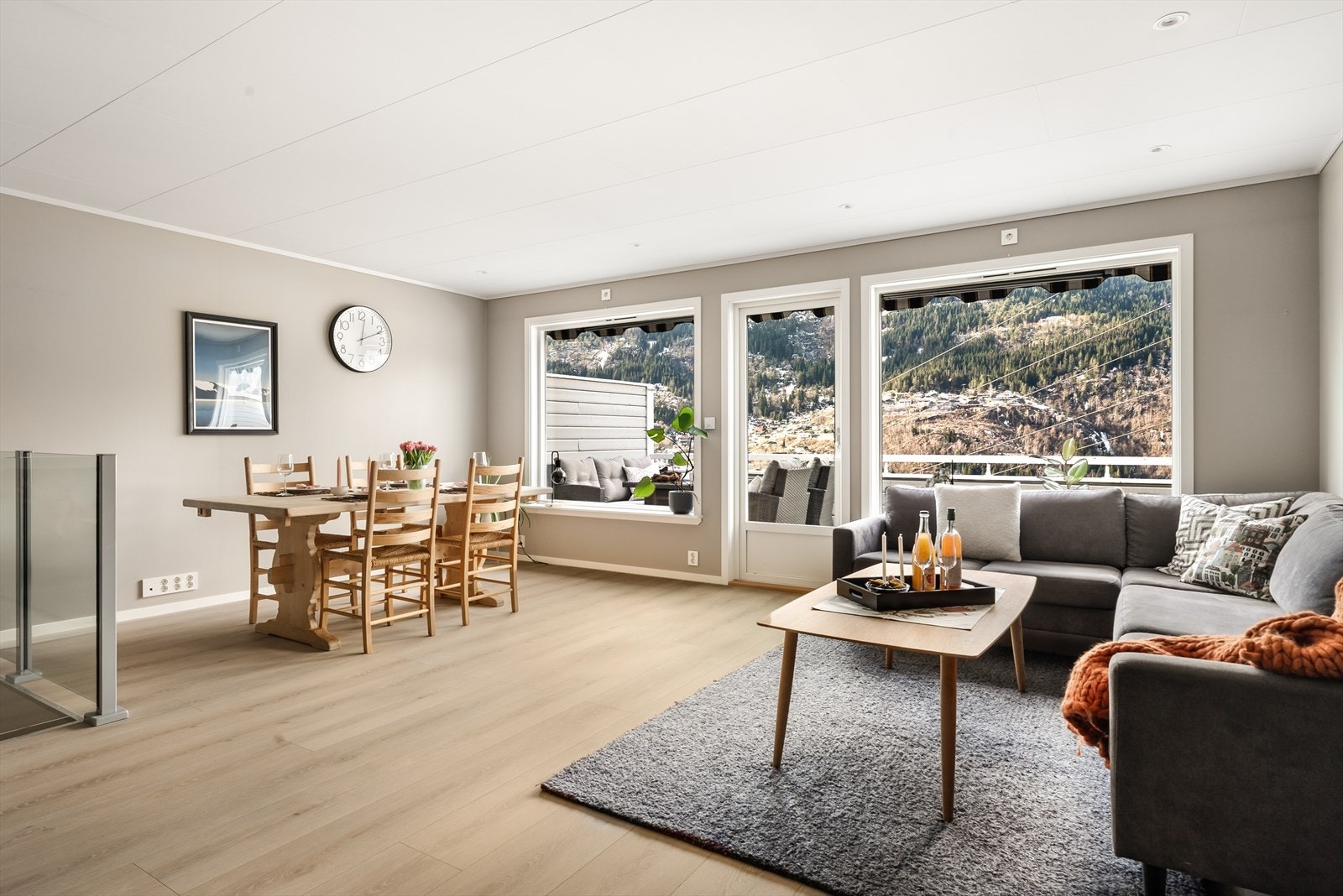 God plass til spisegruppe. Galleribilde