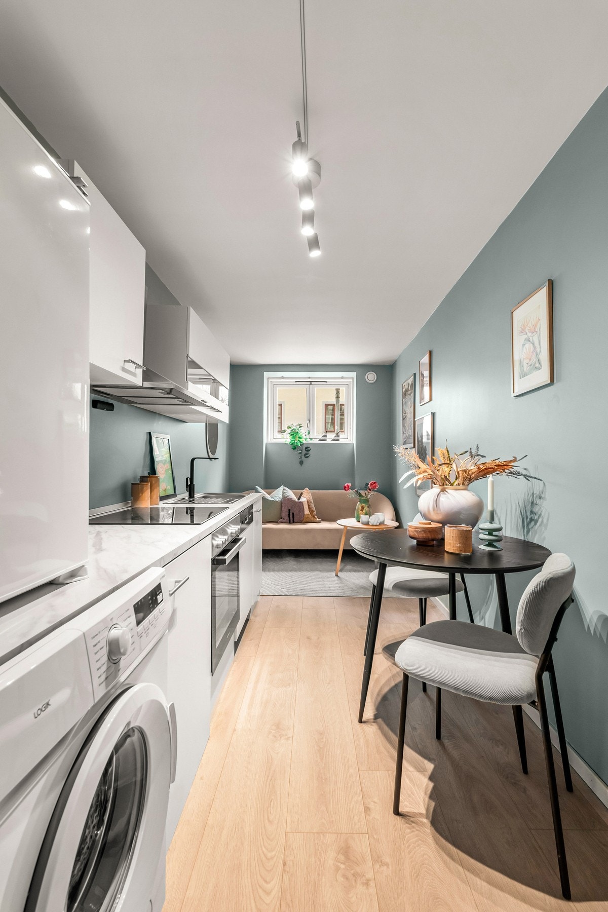 I nyere tid er leiligheten overflatebehandlet med nye farger på vegger og nye gulv Galleribilde